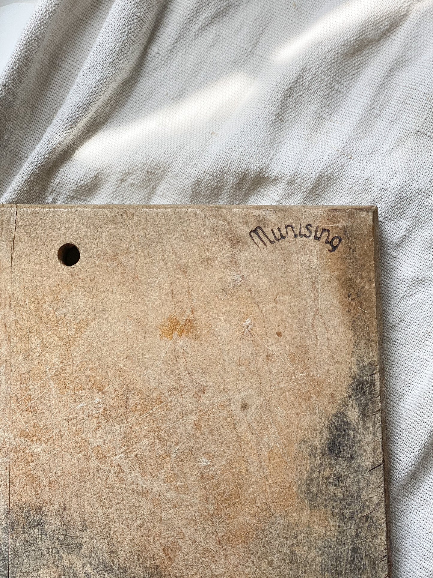 MUNISING Bread Board