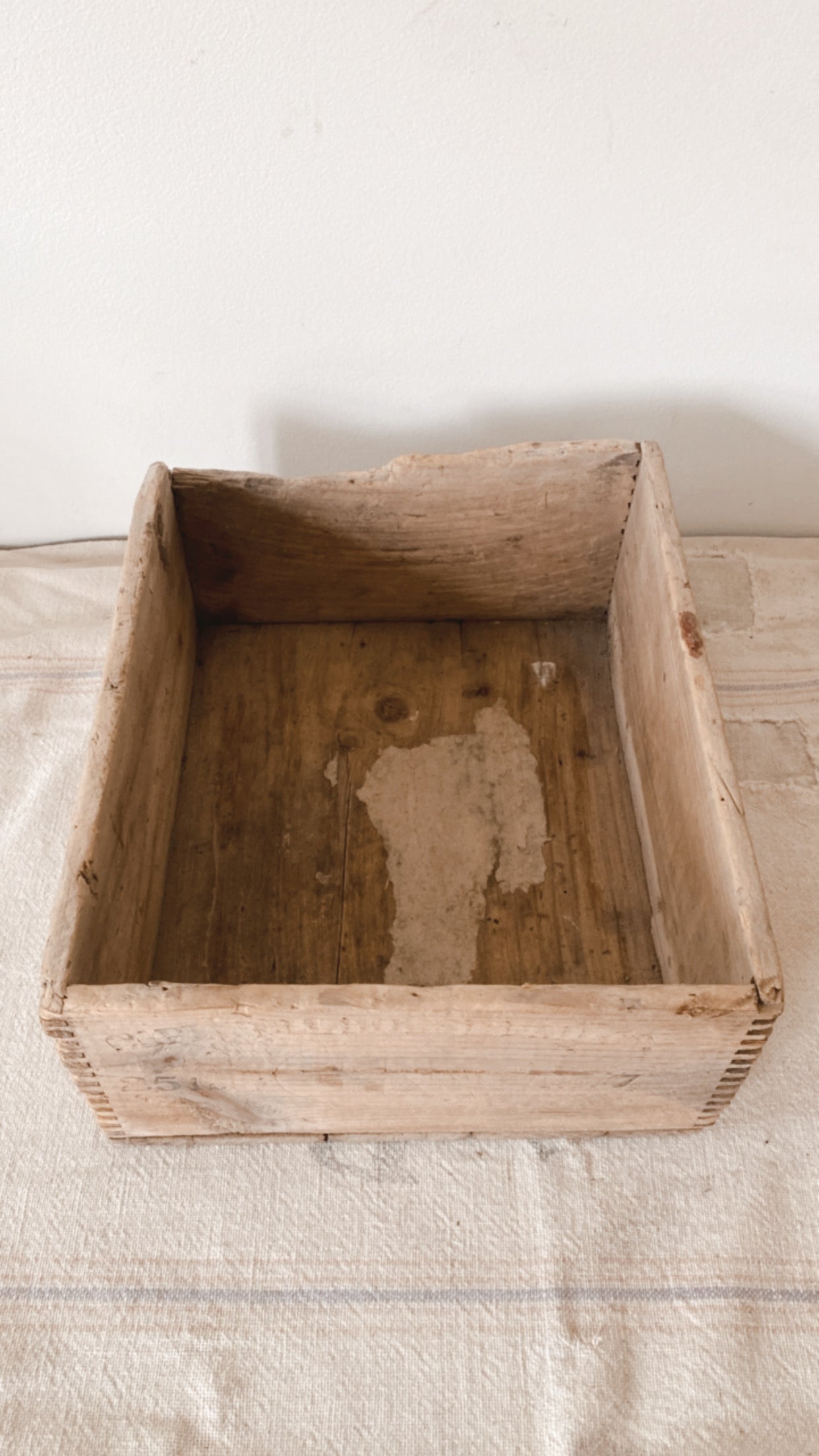 Primitive Dovetail Box