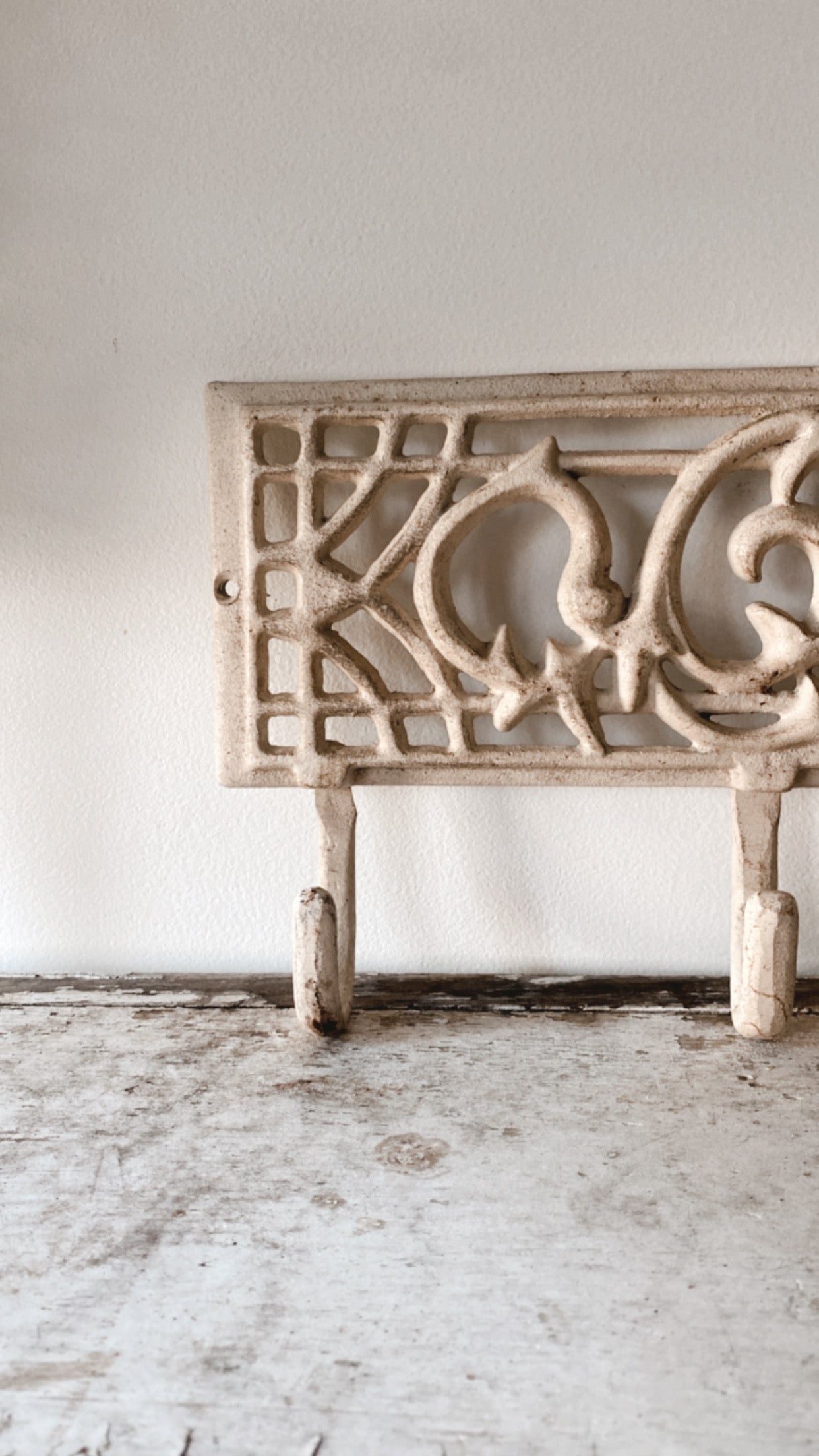 Chippy Cast Iron Hook