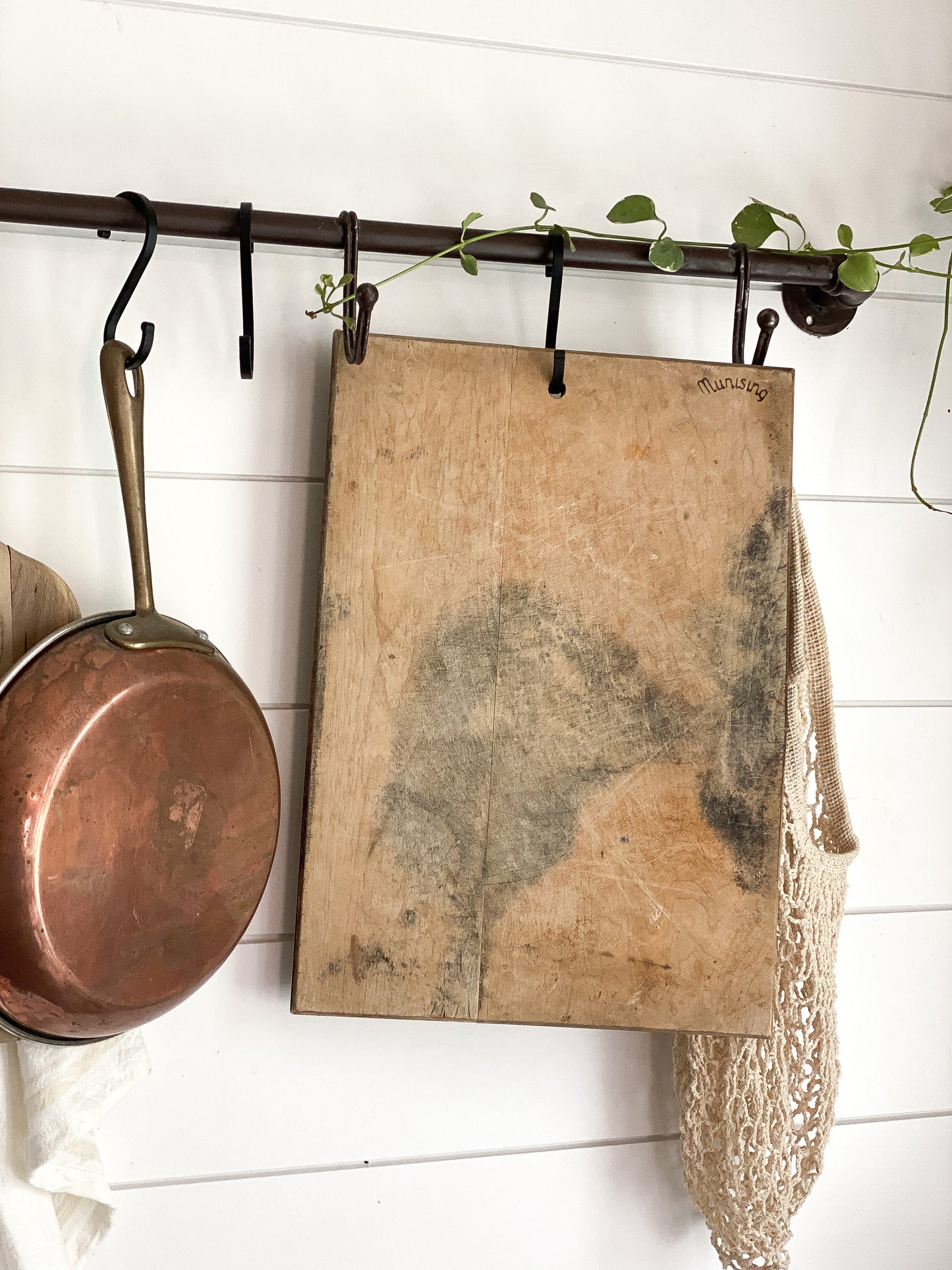 MUNISING Bread Board