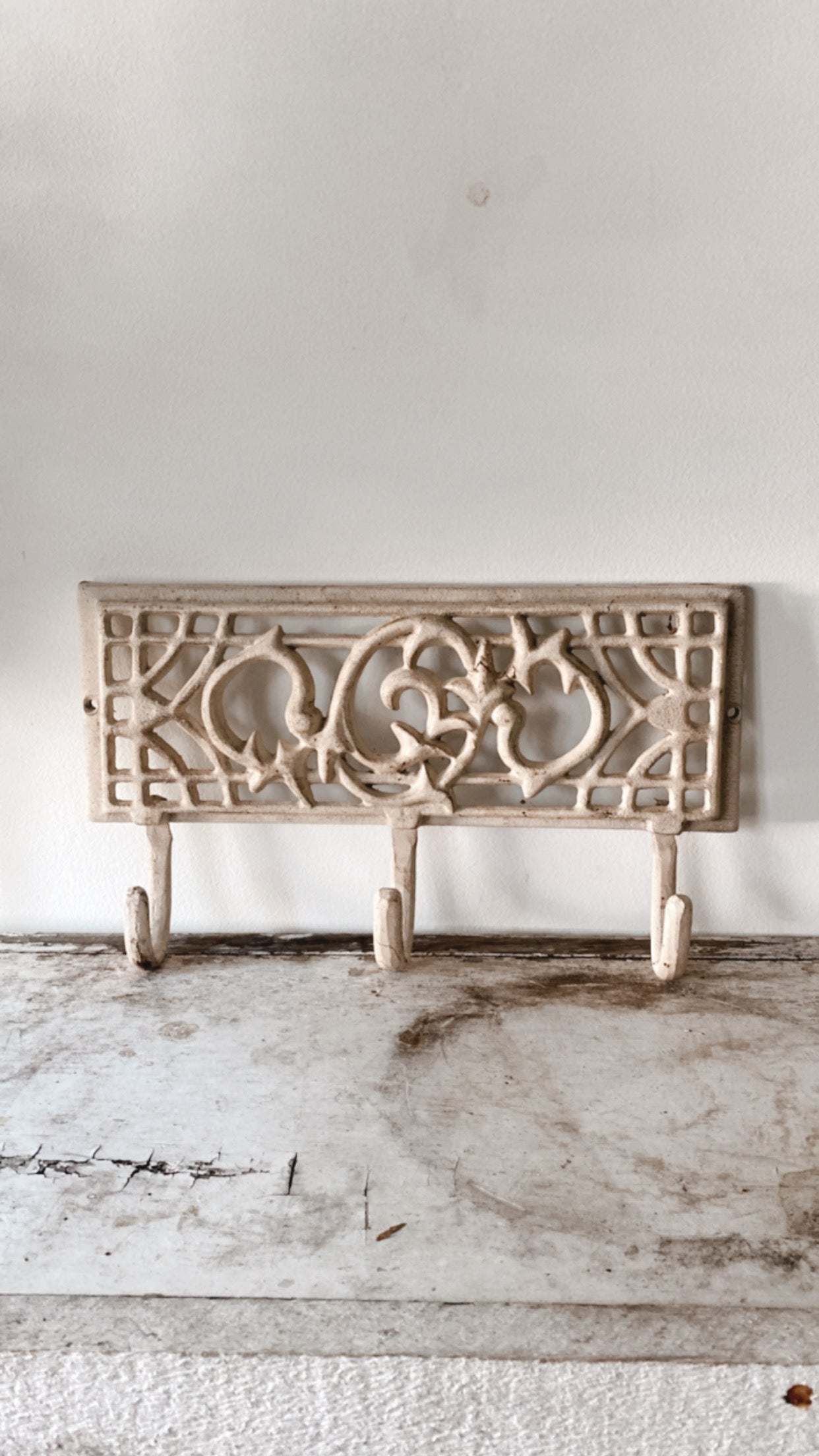 Chippy Cast Iron Hook