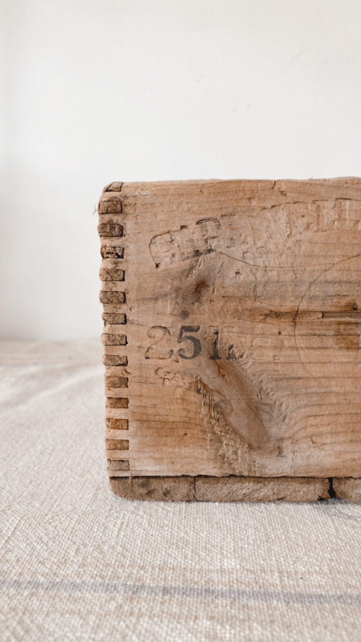 Primitive Dovetail Box