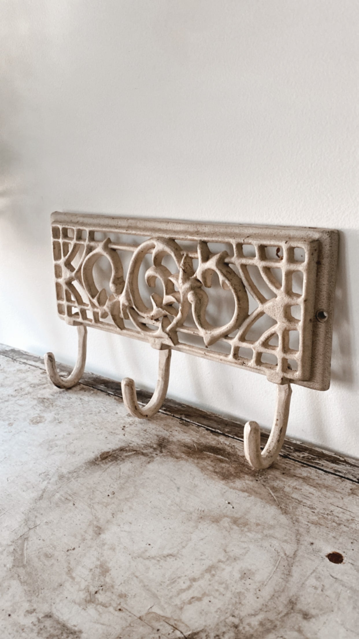 Chippy Cast Iron Hook