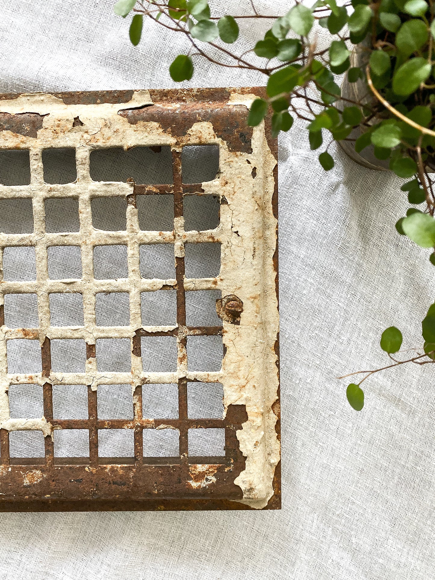 Antique Chippy Register Grate